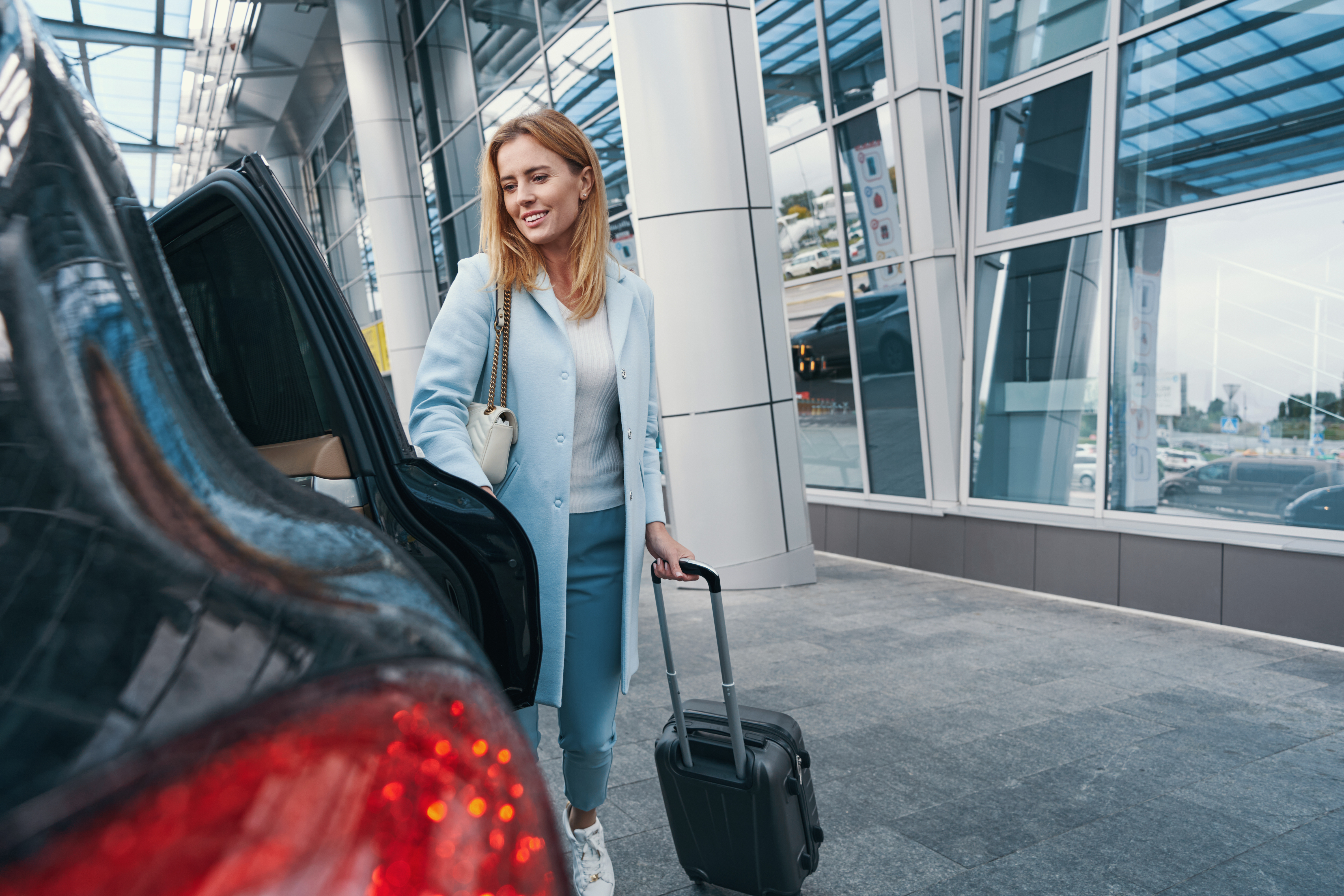 ¿Por qué rentar un vehículo en el aeropuerto te ahorra tiempo y dinero?